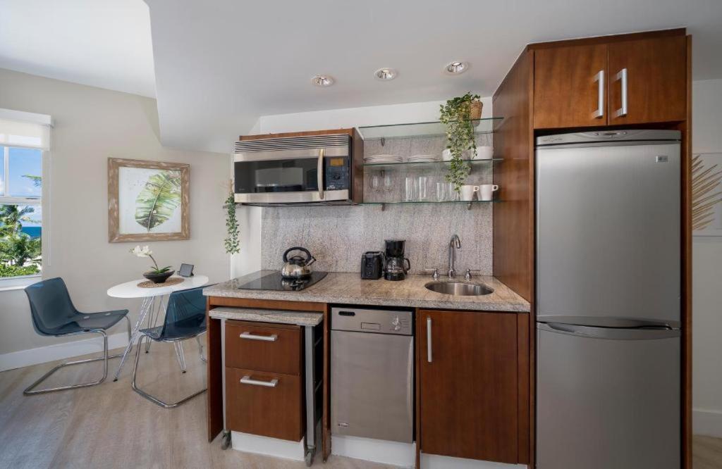 מיאמי ביץ' Strand Ocean Drive Suites מראה חיצוני תמונה